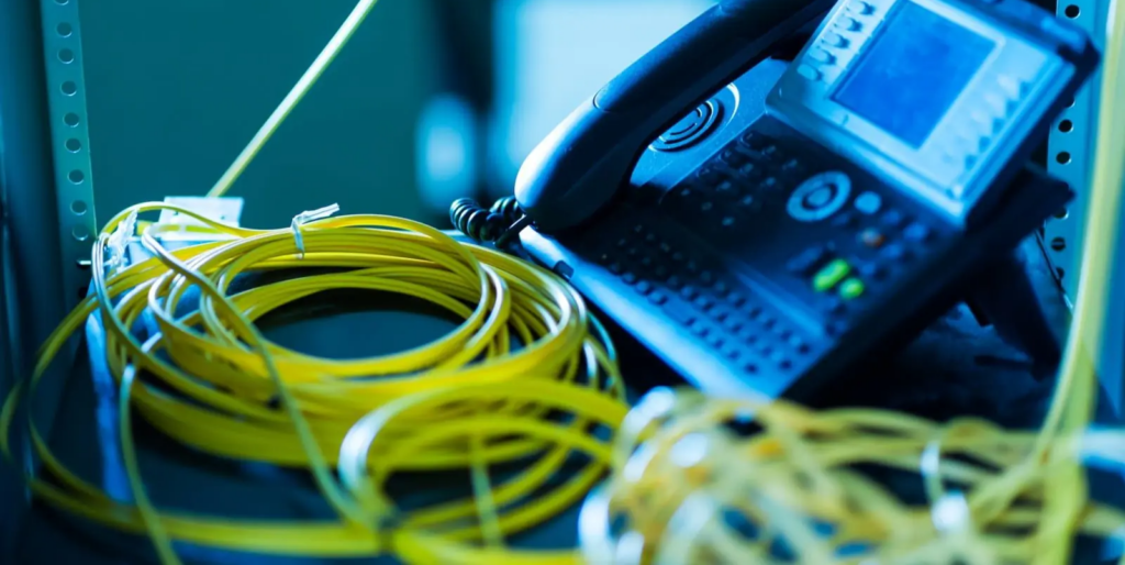 il passaggio dalle linee tradizionali ISDN, alle linee VoIP è diventato fondamentale e oramai inesorabile per qualsiasi azienda e organizzazione per i vantaggi che queste ultimo offrono in termini di flessibilità. scalabilità ed economicità...